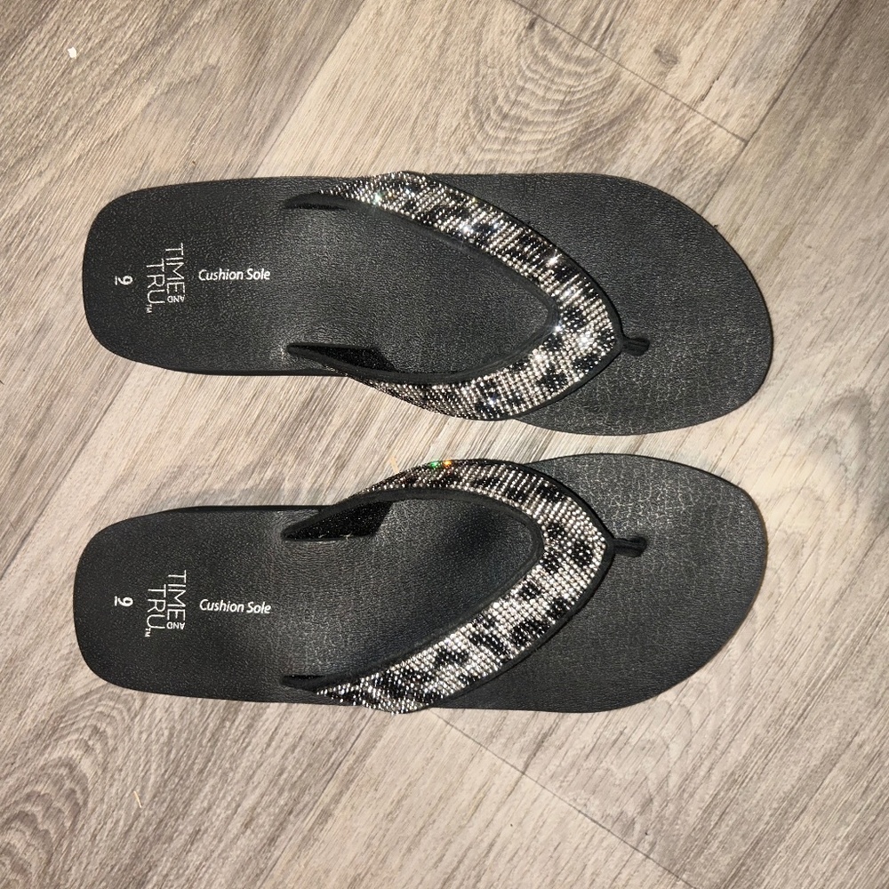 Women’s Time & Tru Cushion Sole Black Flip Flops Size 9